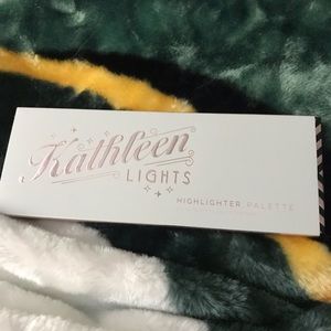 MUG x Kathleen lights highlight